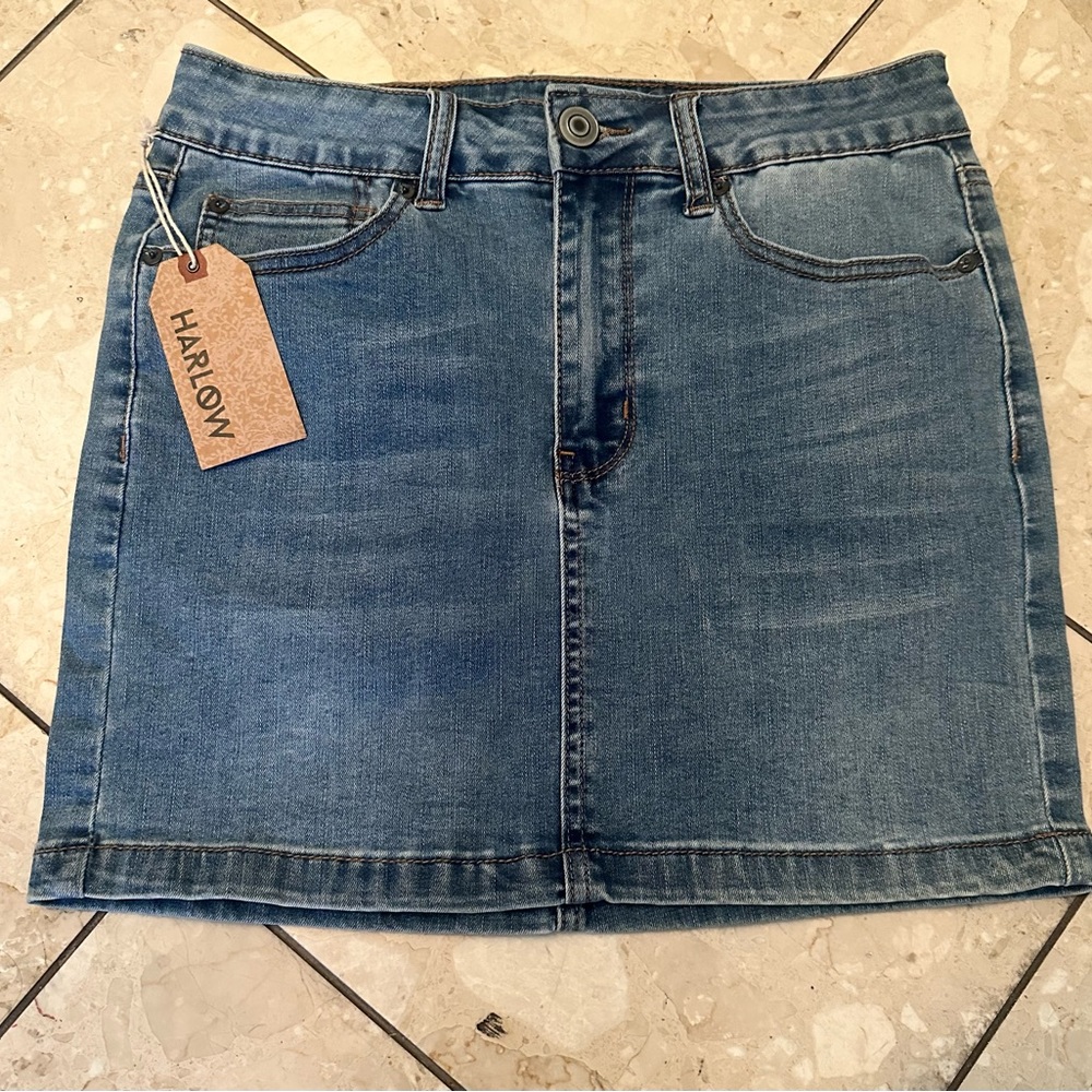 Mid Wash Denim Mini Skirt. New with Tag (NWT)